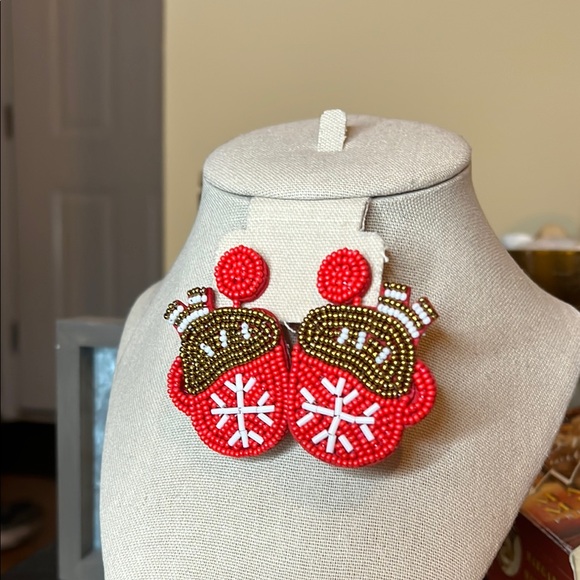 Festive Winter Beaded Earrings - Picture 3 of 4